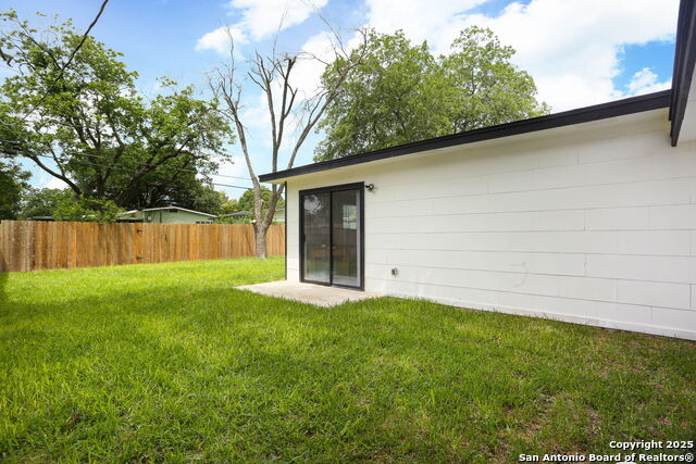 Image 14 of 16 For 325 Kenmar  