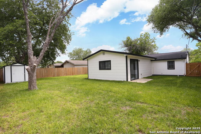 Image 15 of 16 For 325 Kenmar  
