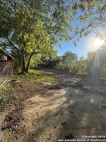 Listing photo id 2 for 2606 Commerce St E