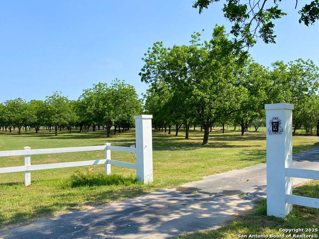 Details for 6 Collins Hill Rd, Lytle, TX 78052