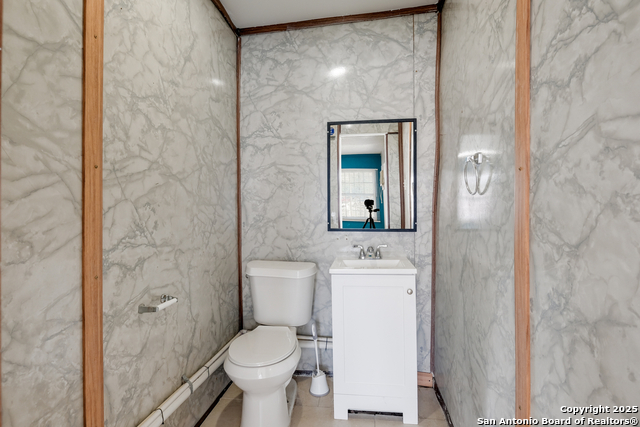 Listing photo id 9 for 1900 Pleasanton  1