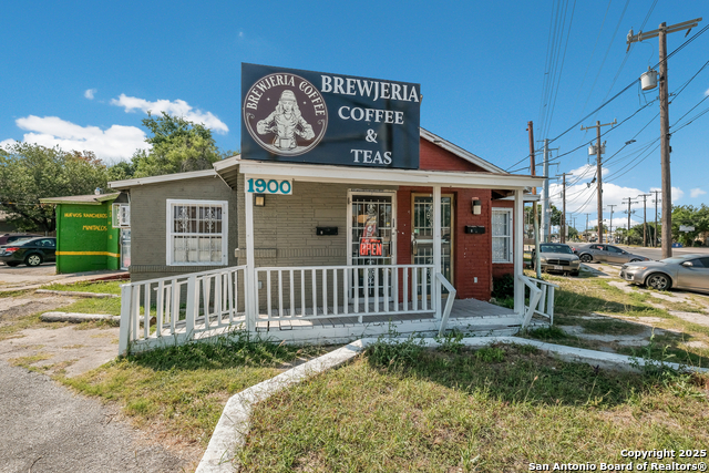 Listing photo id 1 for 1900 Pleasanton  1