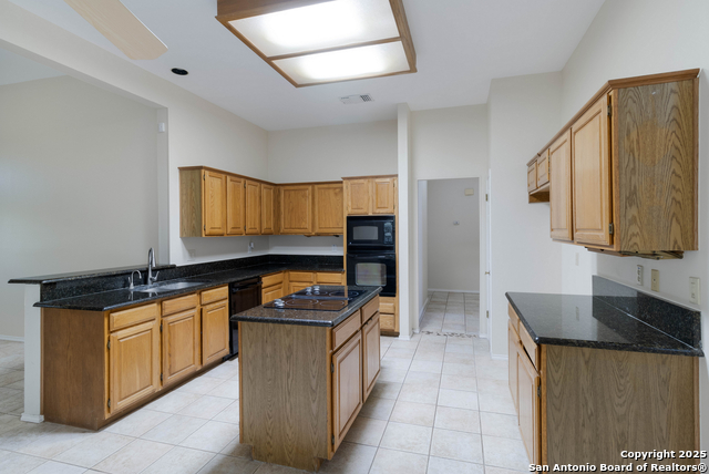 Listing photo id 9 for 5919 Cedar Path