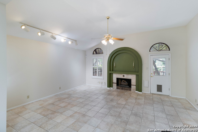 Listing photo id 11 for 5919 Cedar Path