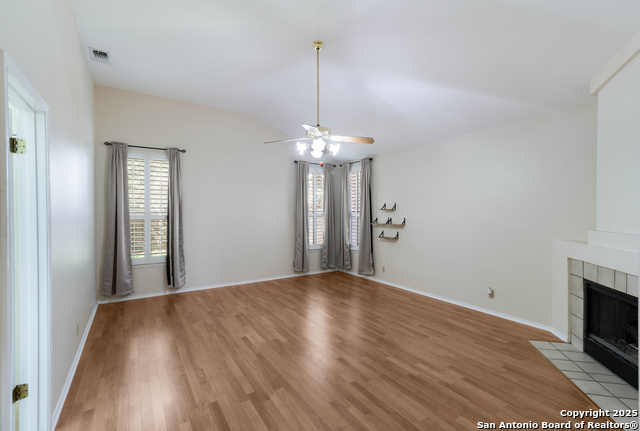 Listing photo id 12 for 5919 Cedar Path