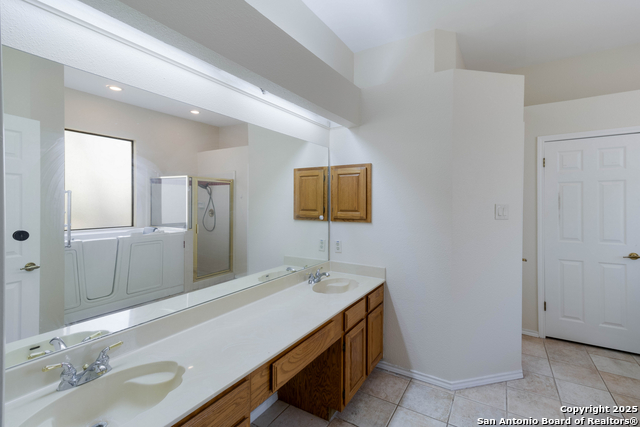 Listing photo id 14 for 5919 Cedar Path