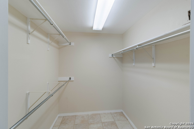 Listing photo id 16 for 5919 Cedar Path