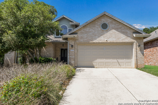 Listing photo id 3 for 5919 Cedar Path