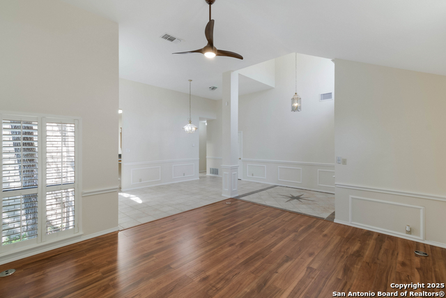 Listing photo id 7 for 5919 Cedar Path