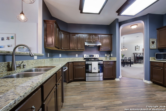 Image 8 of 25 For 427 Neches  