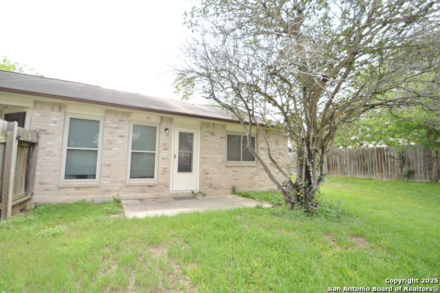 Listing photo id 11 for 5759 Spring Watch