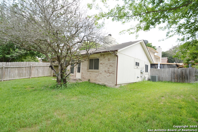 Listing photo id 12 for 5759 Spring Watch