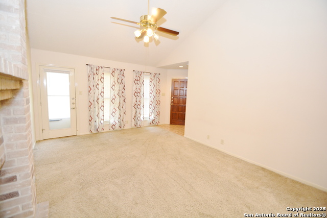 Listing photo id 2 for 5759 Spring Watch