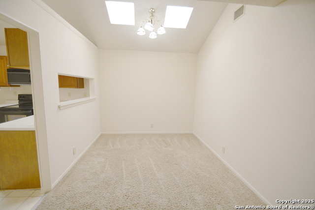 Listing photo id 3 for 5759 Spring Watch