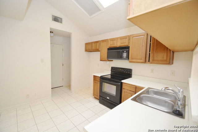 Listing photo id 4 for 5759 Spring Watch