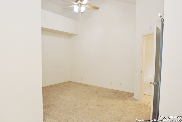 Listing photo id 5 for 5759 Spring Watch