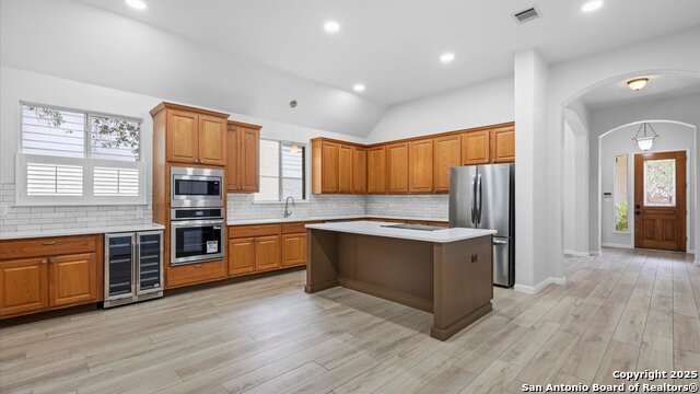 Listing photo id 8 for 521 Faulkner