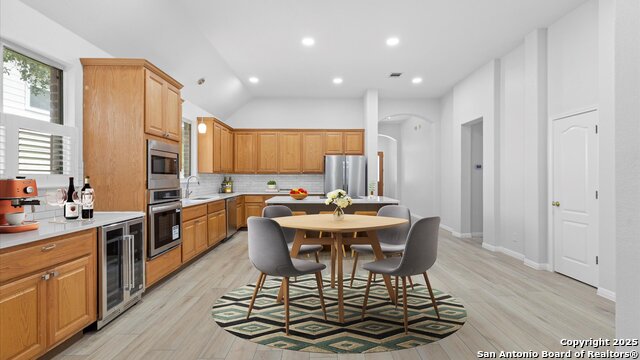 Listing photo id 9 for 521 Faulkner