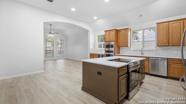 Listing photo id 11 for 521 Faulkner