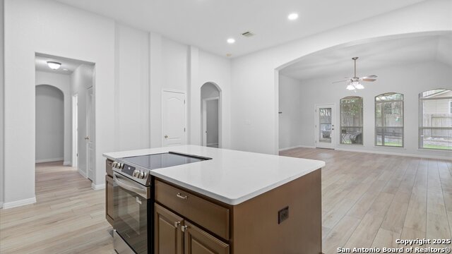Listing photo id 12 for 521 Faulkner