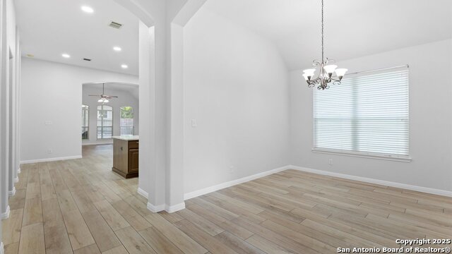 Listing photo id 14 for 521 Faulkner