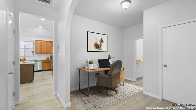 Listing photo id 24 for 521 Faulkner
