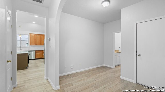 Listing photo id 25 for 521 Faulkner