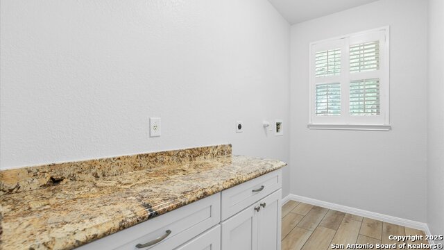 Listing photo id 27 for 521 Faulkner