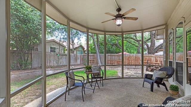 Listing photo id 32 for 521 Faulkner