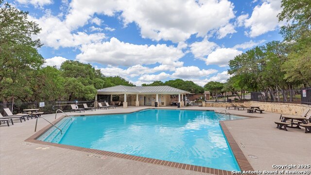 Listing photo id 36 for 521 Faulkner