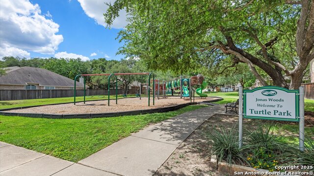 Listing photo id 37 for 521 Faulkner