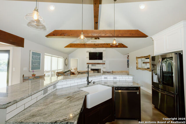 Listing photo id 3 for 277 Brown Saddle
