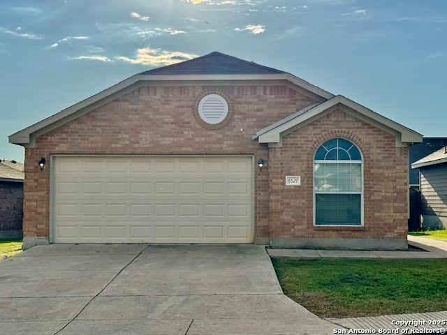 Listing photo id 1 for 6527 Candleview