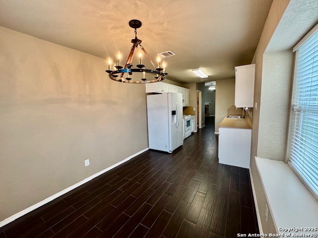 Listing photo id 6 for 6527 Candleview