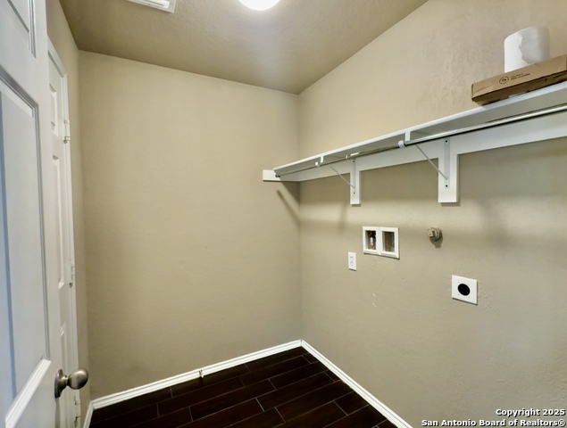 Listing photo id 7 for 6527 Candleview