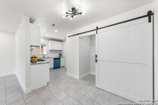 Image 7 of 17 For 373 Kenmar Dr.