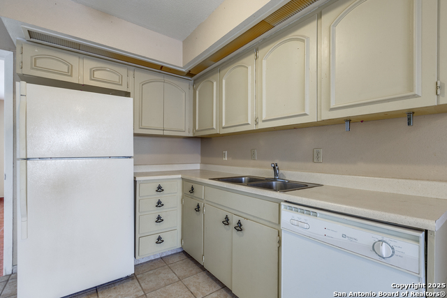 Image 13 of 25 For 7500 Callaghan  Apt 2