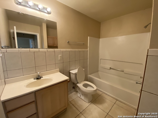 Image 21 of 23 For 1016 Blanco Rd.  102
