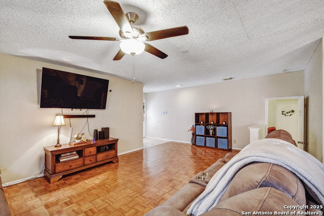 Listing photo id 8 for 14218 Fairwayhill