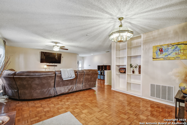 Listing photo id 10 for 14218 Fairwayhill