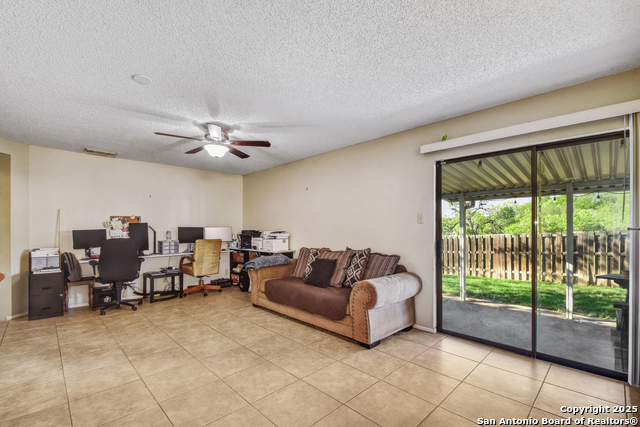 Listing photo id 14 for 14218 Fairwayhill