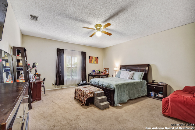 Listing photo id 17 for 14218 Fairwayhill