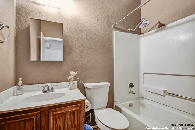 Listing photo id 22 for 14218 Fairwayhill