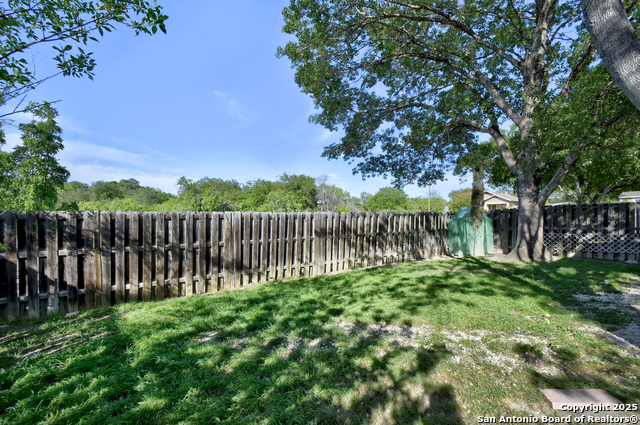 Listing photo id 27 for 14218 Fairwayhill