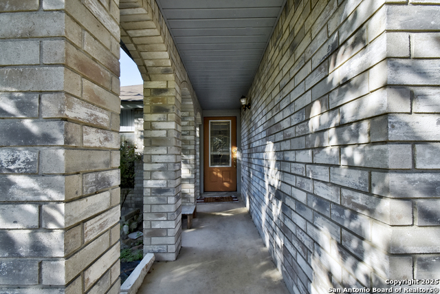 Listing photo id 1 for 14218 Fairwayhill