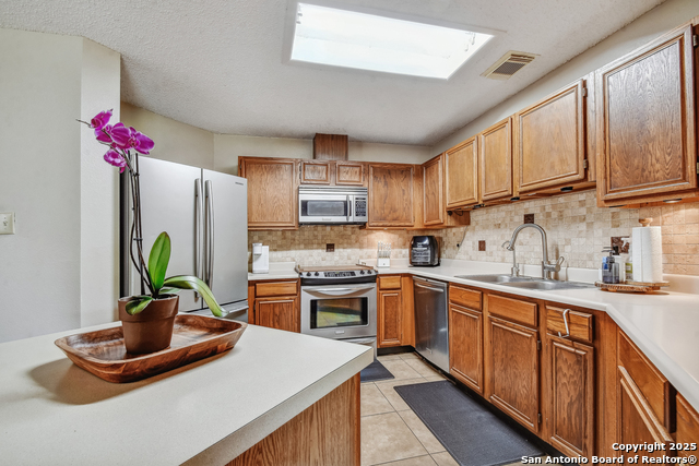 Listing photo id 2 for 14218 Fairwayhill
