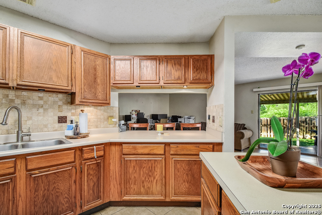 Listing photo id 5 for 14218 Fairwayhill