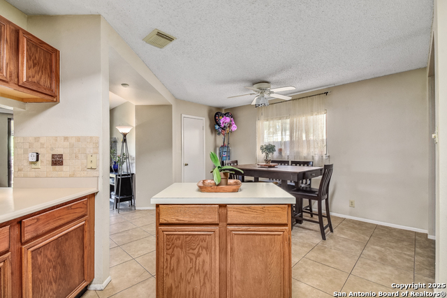 Listing photo id 6 for 14218 Fairwayhill