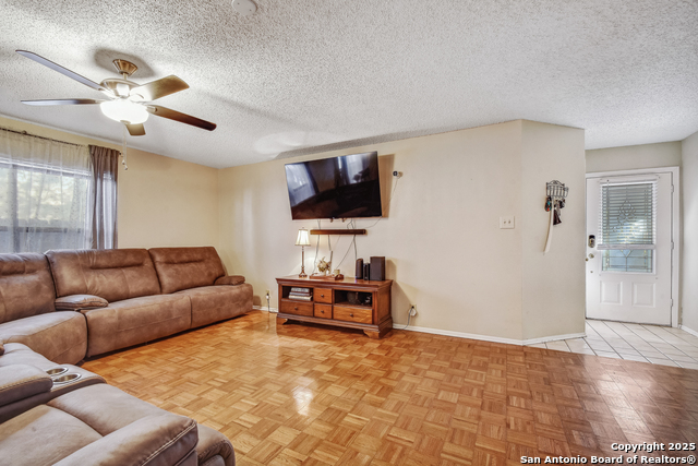 Listing photo id 7 for 14218 Fairwayhill