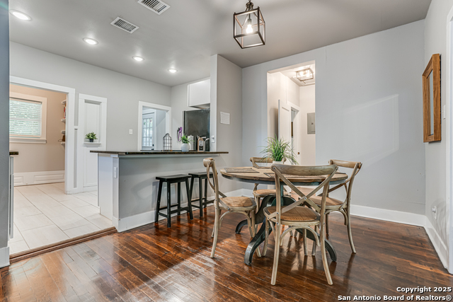 Image 10 of 29 For 719 Elsmere W